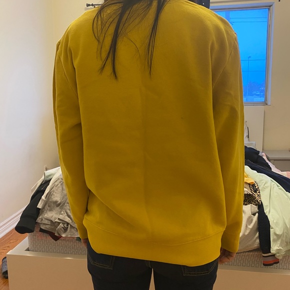 H&M crewneck - Picture 2 of 2